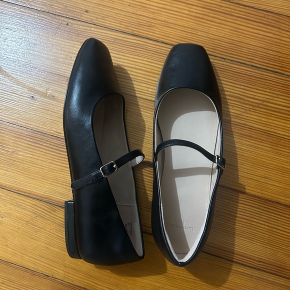 Abercrombie Mary Jane flats - Picture 1 of 3